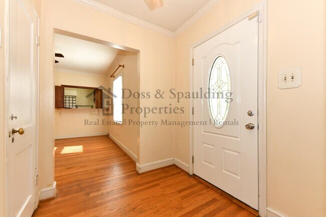 Foto del edificio - 1802 W Friendly Ave