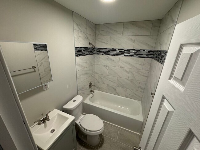 Foto del edificio - Fully Renovated 3-Bedroom Townhome in Brew...