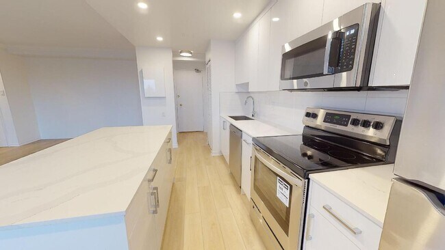 Building Photo - 265 Reynolds