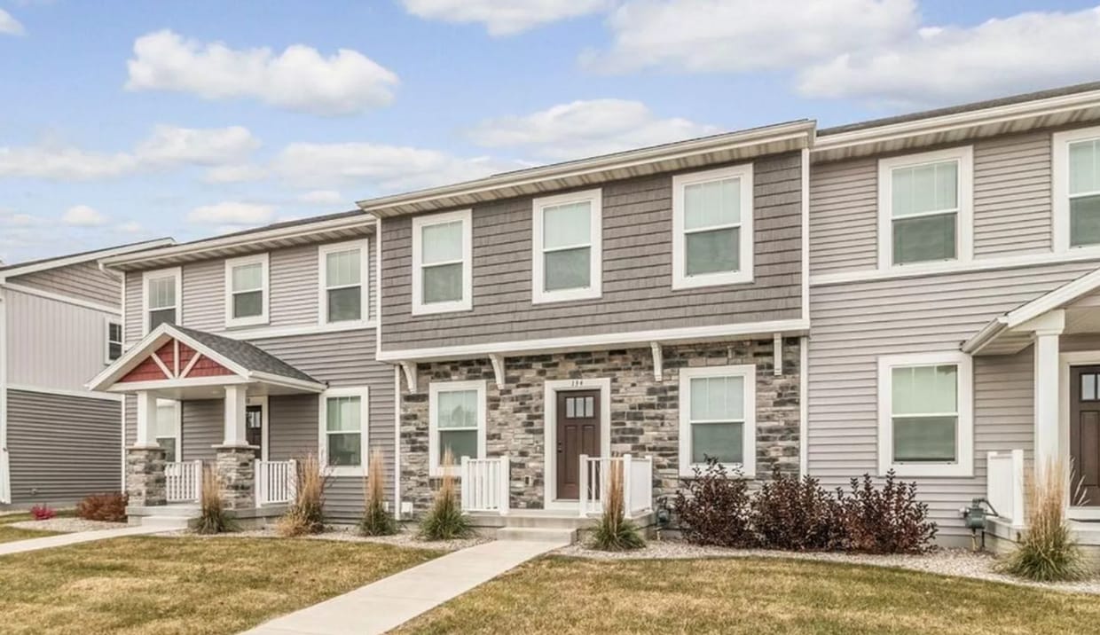 Primary Photo - $500 SIGNING BONUS! 3 Bedroom Townhome Ava...