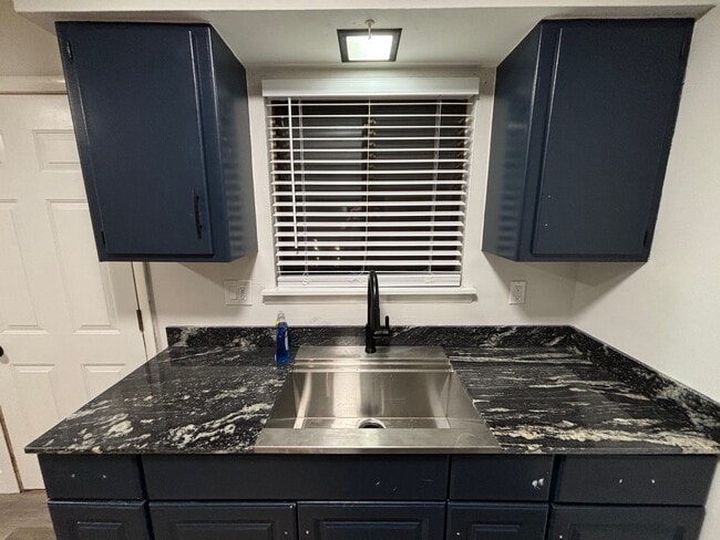 Building Photo - 1102 Apache Dr