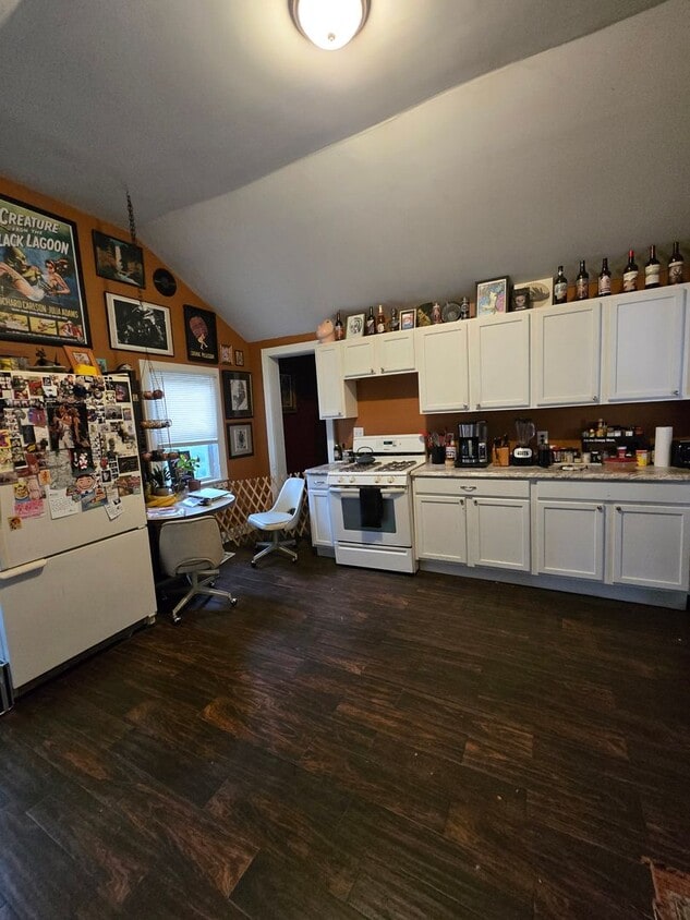 Foto principal - 4 Bedroom 1.5 Bath Single Family Home for ...
