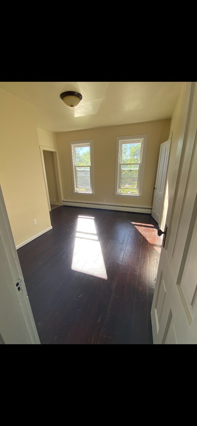 Bedroom - 715 6th St SW
