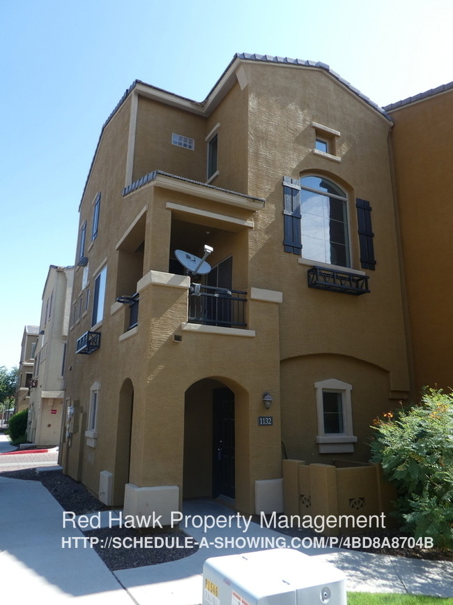 Building Photo - 900 S 94th St
