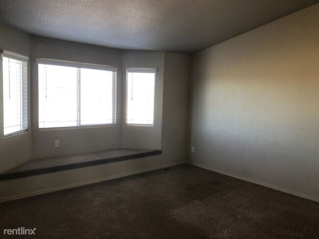 Building Photo - 3 br, 2.5 bath Townhome - 1034 Fountain Me...