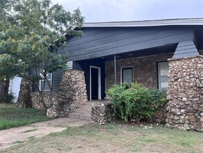 Building Photo - 2923 Azle Ave