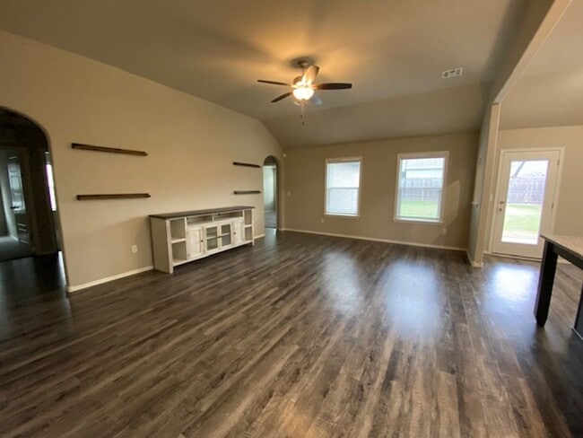 Building Photo - Large 4 Bed | 2 Bath | Bixby | Available end of January!