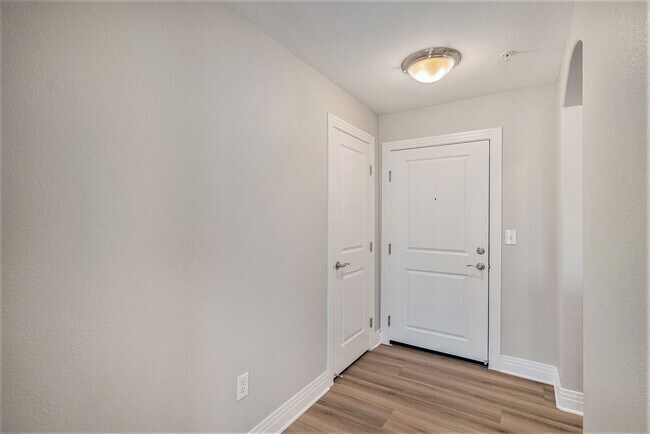 Foto del edificio - Spacious 2 Bedroom 2 Bath in the heart of ...