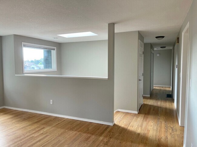 Foto del edificio - SPACIOUS 4 Bed/3 Full Bath Home in West Linn