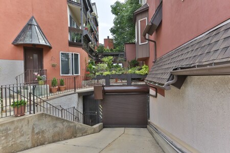 Foto del edificio - 8 Rex Ave