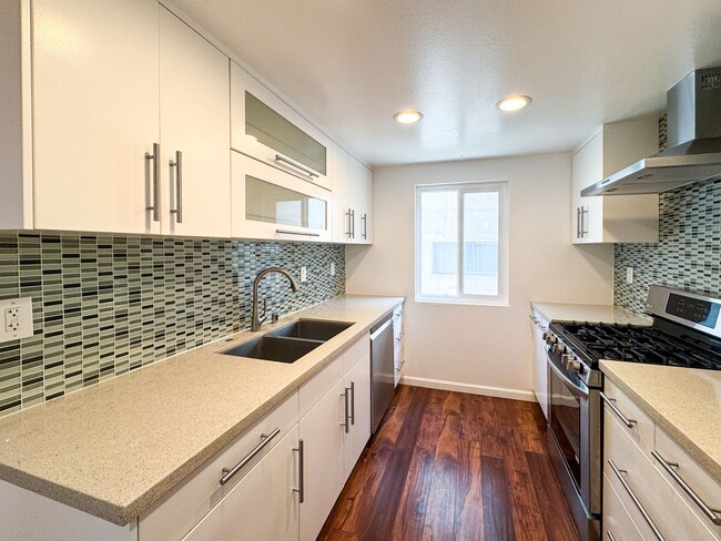 Building Photo - 2bd 2,5bath Townhome