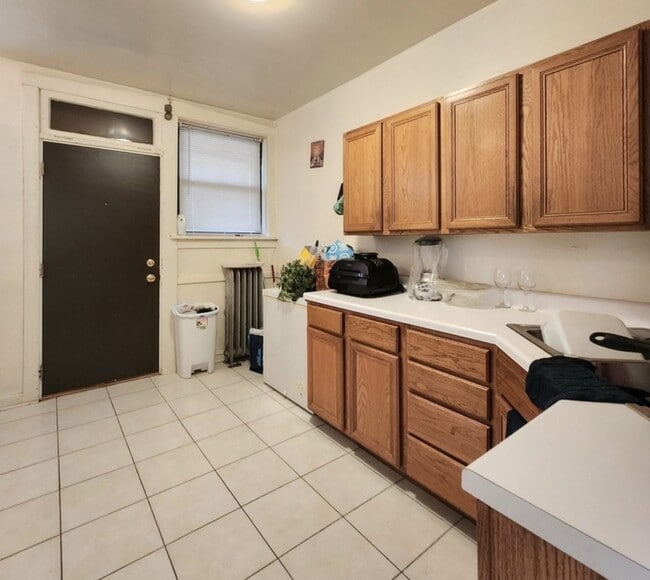 Building Photo - 405 S Kenilworth Ave