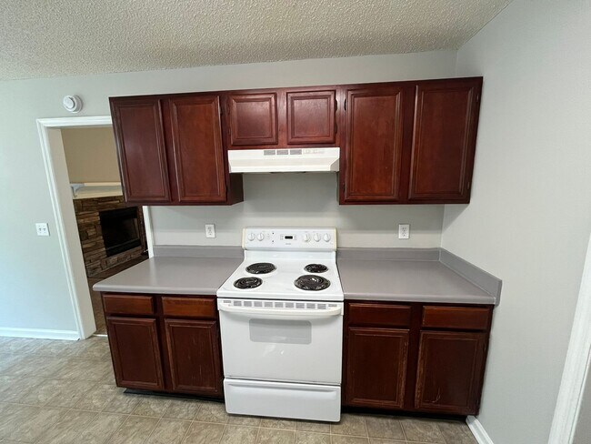 Foto del edificio - Off Hunter Rd! New Flooring and New Paint
