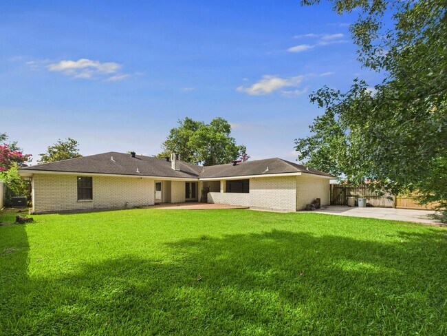 Foto del edificio - Beautiful 3 Bed, 2 Bath Home with Mother-I...