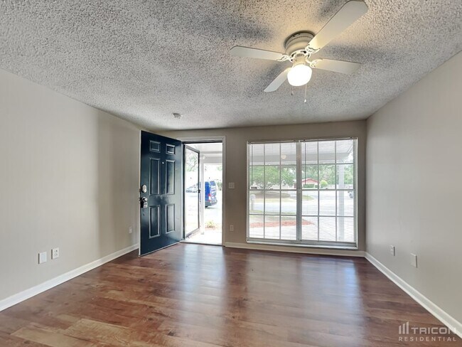 Building Photo - 509 Highview Circle N Brandon FL