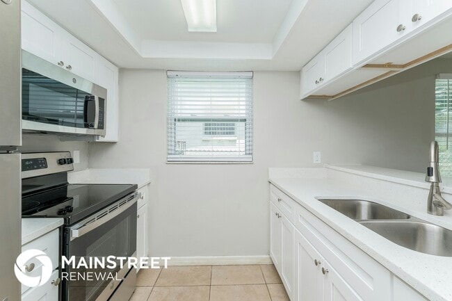 Building Photo - 5700 Thrush Dr