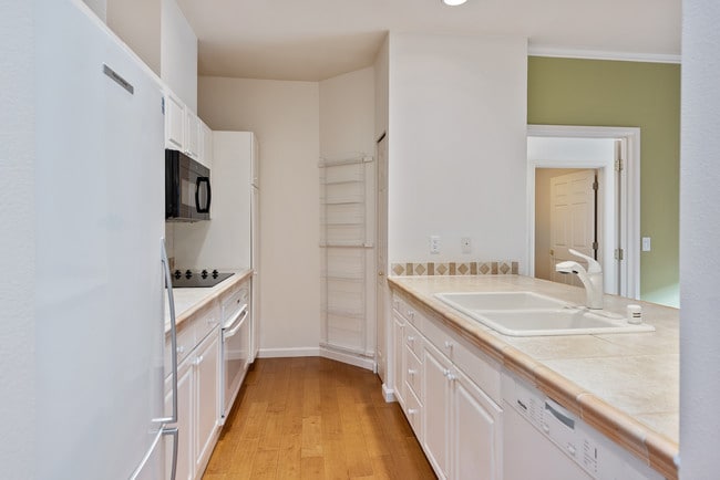 Building Photo - The Plaza on State - 2 bedrooms