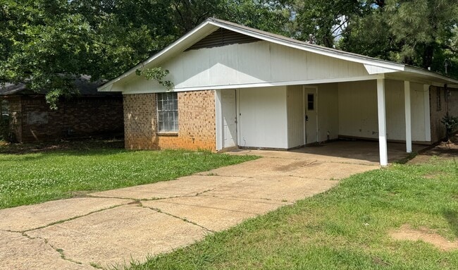 Building Photo - 1501 Julius Erving St