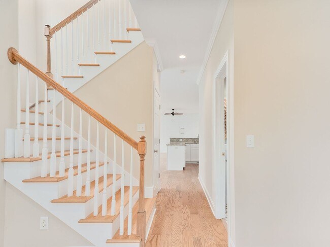 Building Photo - Stylish Park-Circle Home with Modern Upgra...