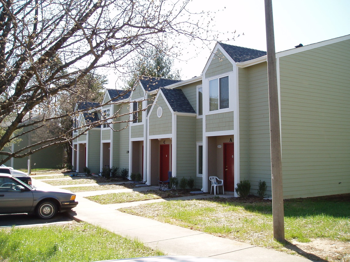 Primary Photo - Honeytree Apartments