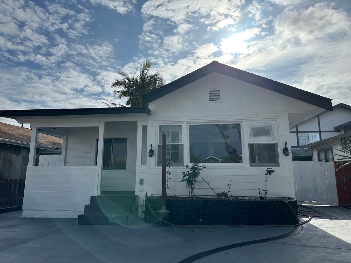 Primary Photo - 2212 Gramercy Ave