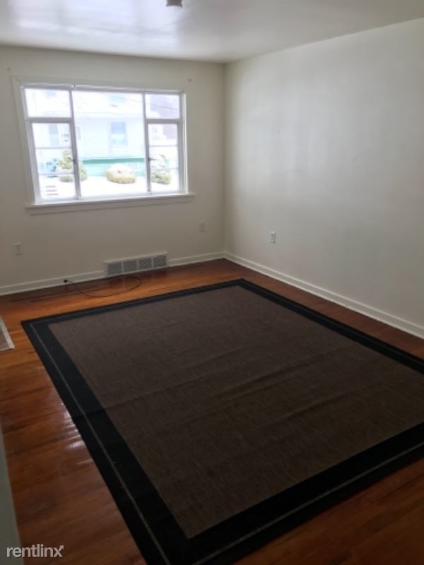 Building Photo - 2 br, 1 bath Apartment - 204 S 7th St