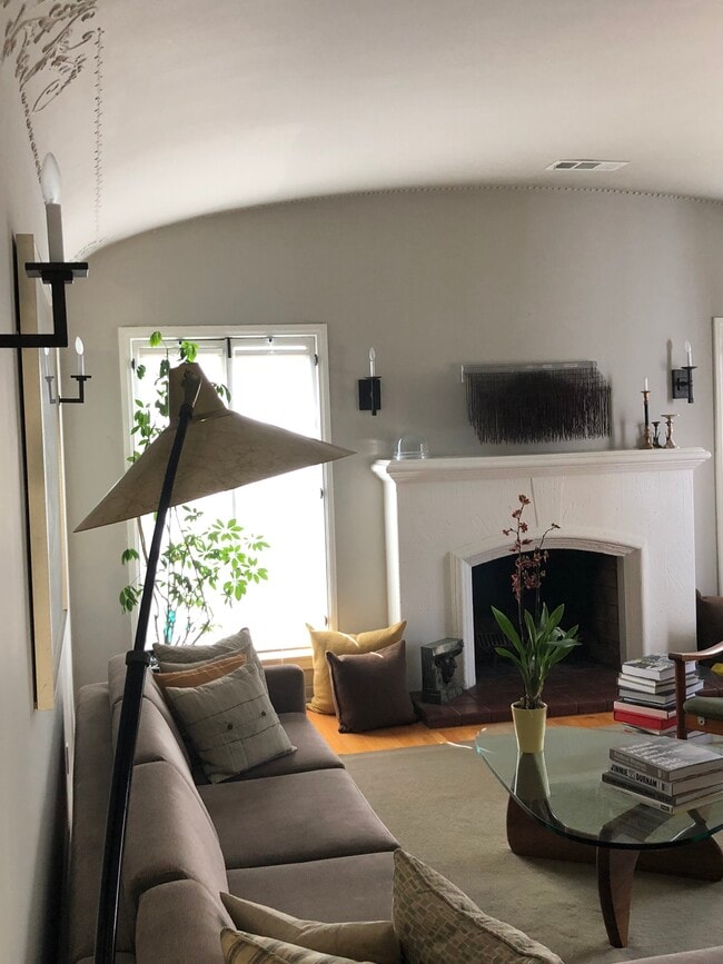 Foto del edificio - 148 S Orange Dr