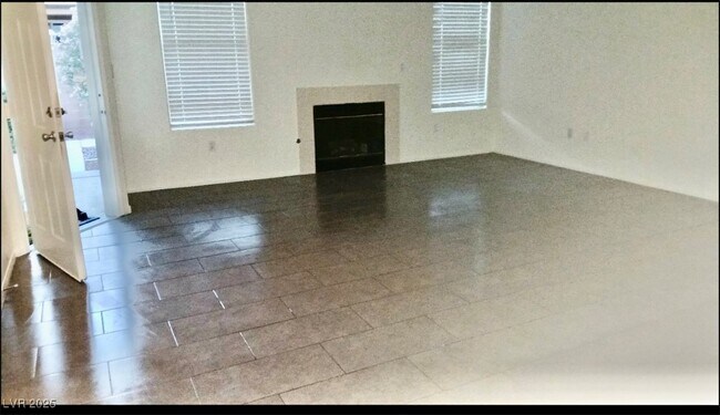 Foto del edificio - 8555 W Russell Rd