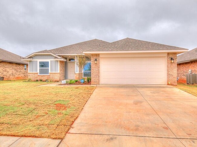 Building Photo - 2213 Norwood Dr