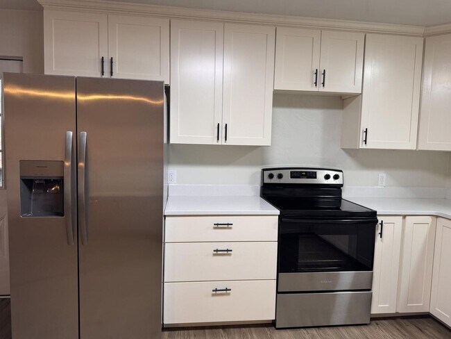 Foto del edificio - 225 Monks Rd