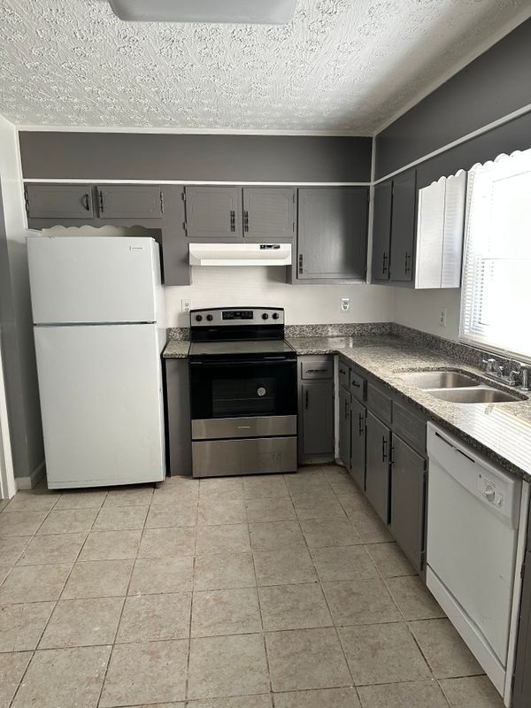 Building Photo - 415 Patrick Henry Ct