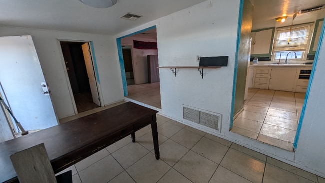 Foto del edificio - 138 W King Rd