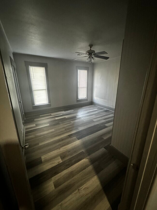 18 W Thompson Ave Unit 18 12 W Thompson Ave, Sapulpa, OK 74066