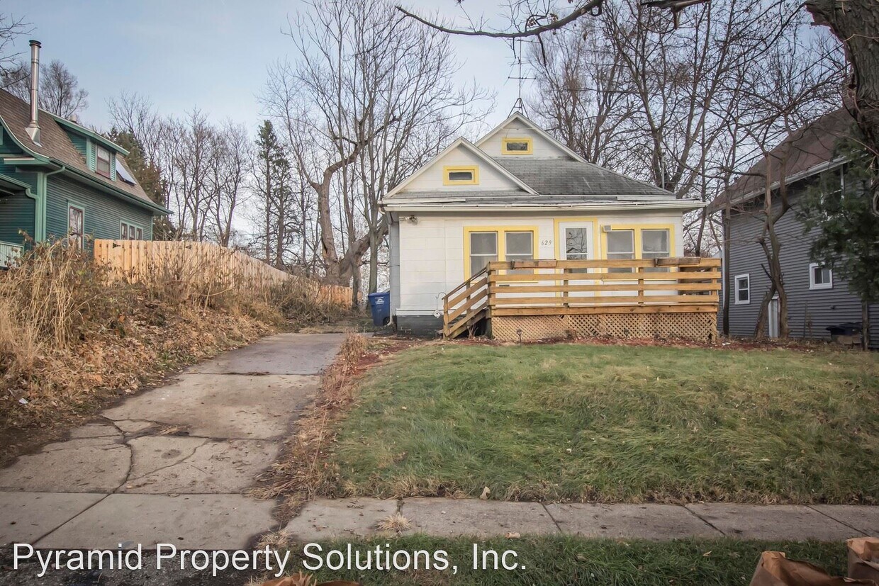 3 br, 1 bath House 629 37th St House for Rent in Des Moines, IA
