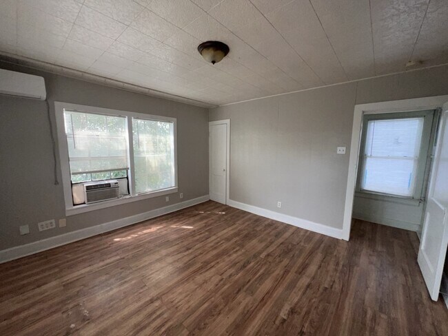 Foto del edificio - 1552 Lombardy St