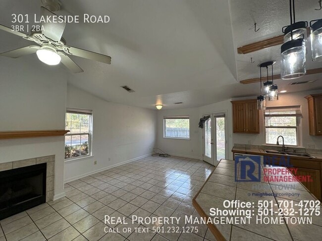 Foto del edificio - 301 Lakeside Rd