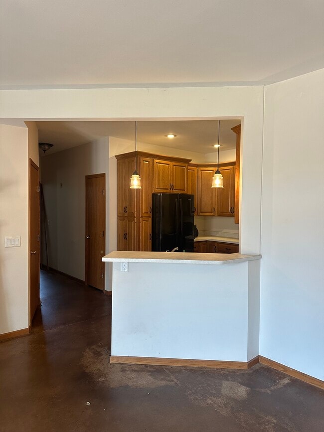 Building Photo - 755 Cherokee Path
