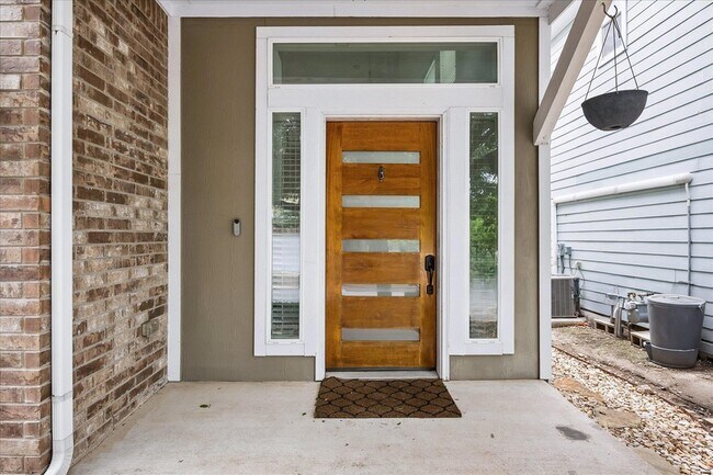 Building Photo - 7203 Bertram Ct