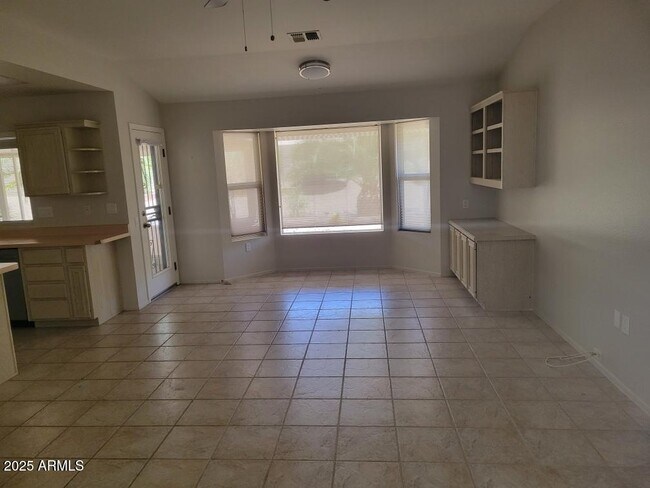Building Photo - 14210 W Heritage Dr