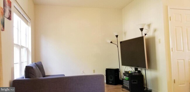 Building Photo - 60 Highland Cir