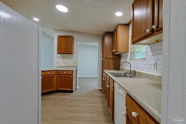 Foto del edificio - 6850 Bratt Rd