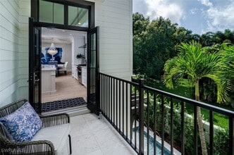 Building Photo - 930 9th St S