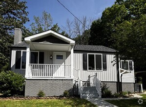 Building Photo - 634 McKee St