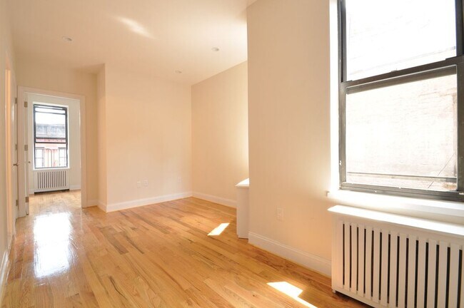 Foto del edificio - 358 W 45th St