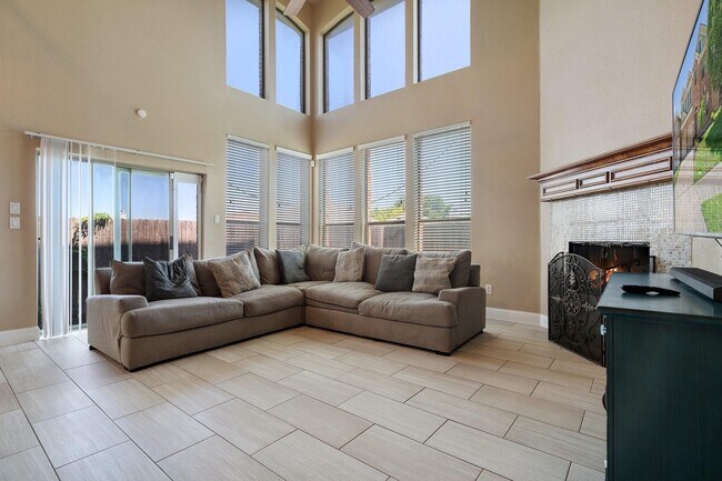 Foto del edificio - 416 Cypress Hill Dr