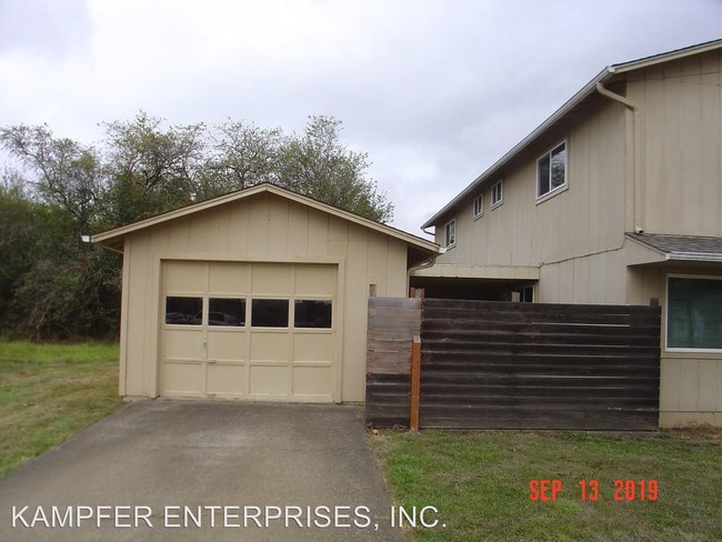 Building Photo - 1950 Applegate St