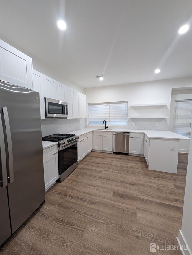 Foto del edificio - 581 Middlesex Ave