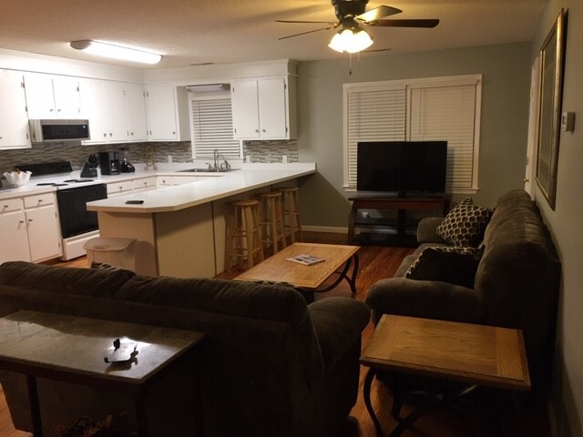 Living room, kitchen - 3300 Butterworth Cir