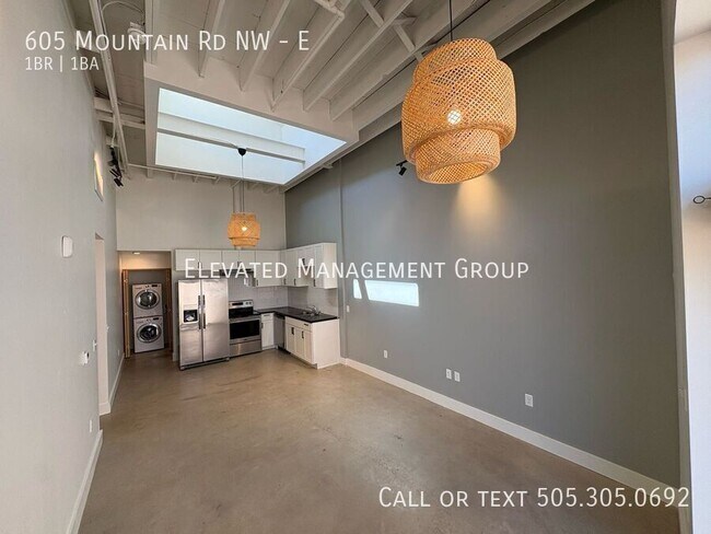 Foto del edificio - 605 Mountain Rd NW