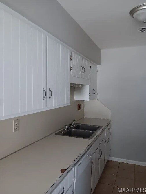 Foto del edificio - 713 Amity Ln